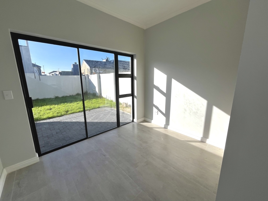 To Let 4 Bedroom Property for Rent in Sandown Western Cape